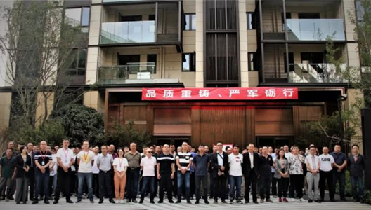 新利luck18云南区域公司进杏装品质沉铸，，，，，，，，严军砺杏妆产品质量誓师大会